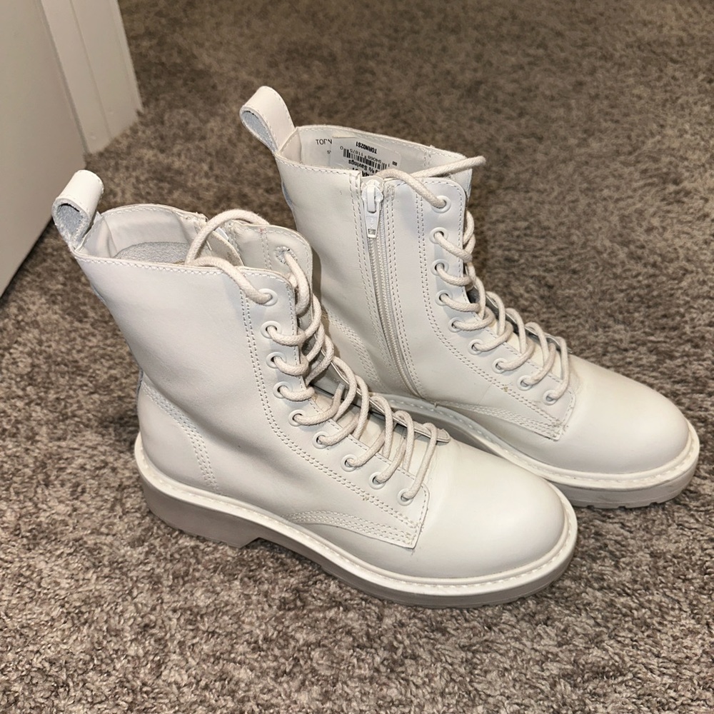 Steve Madden boots white